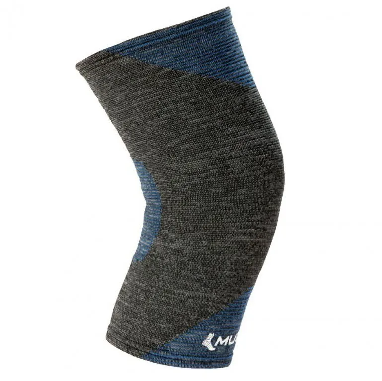 Bandáž na koleno Mueller 4-Way Stretch Premium Knit Knee Support, S/M, vo veľkosti S/M