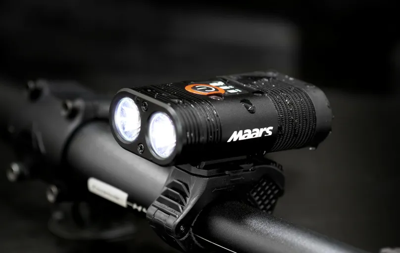 Profesionálne výkonné cyklo svietidlo MAARS MR 701D, svetelný tok 600lm, 6W